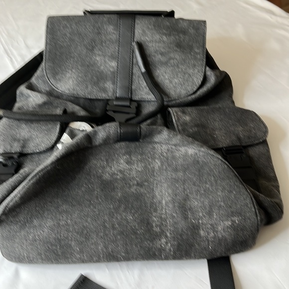 Urban Revivo  leather canvas Laid flat measures 17”x15” depth 7” - Picture 3 of 16